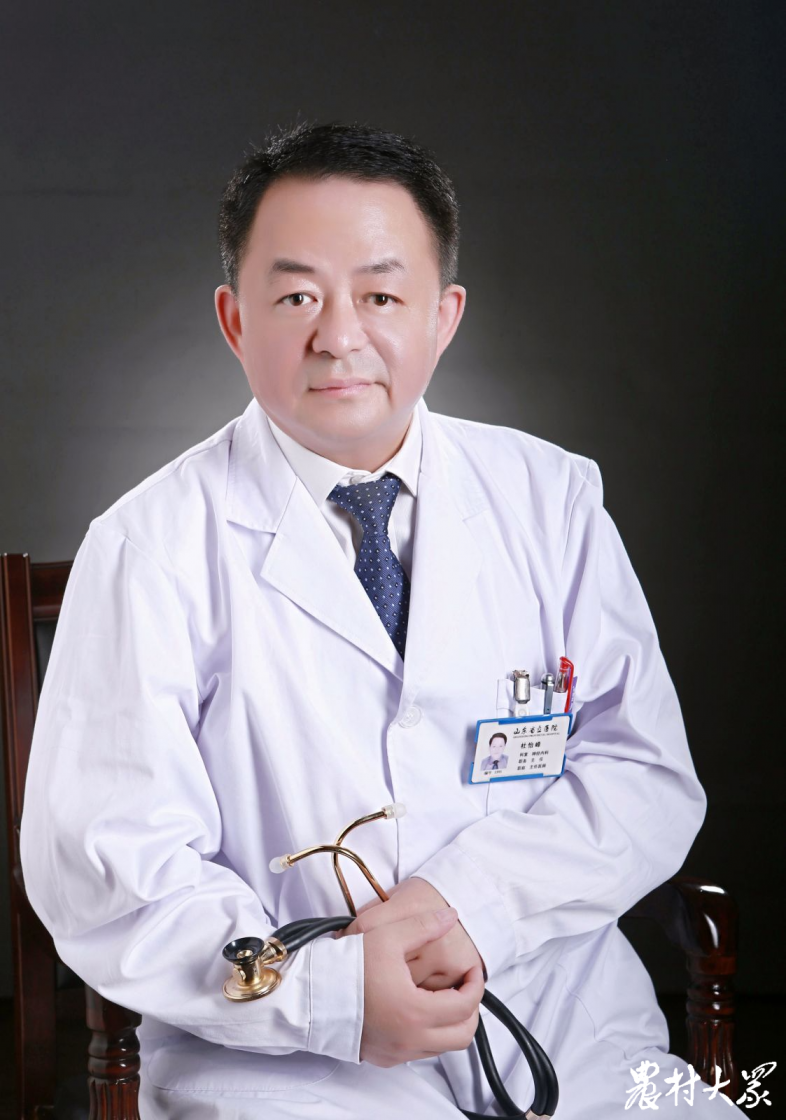杜怡峰认为，医生首先要把自己的临床工作做好。